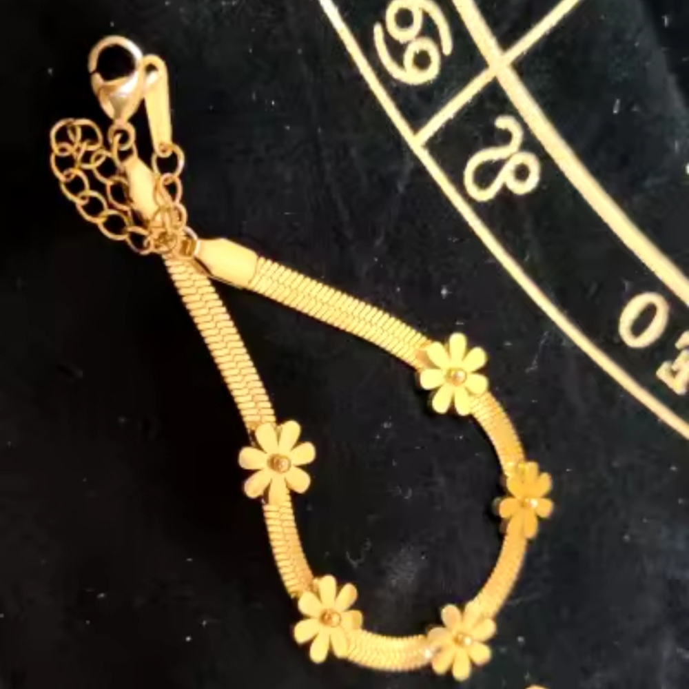 Golden Hearts Bracelet
